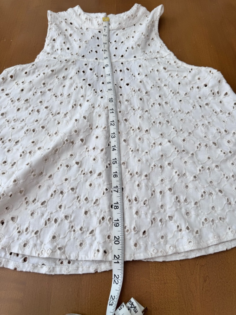 Free People Ivory Floral Eyelet Keyhole Button Back Top Medium - Picture 4 of 9